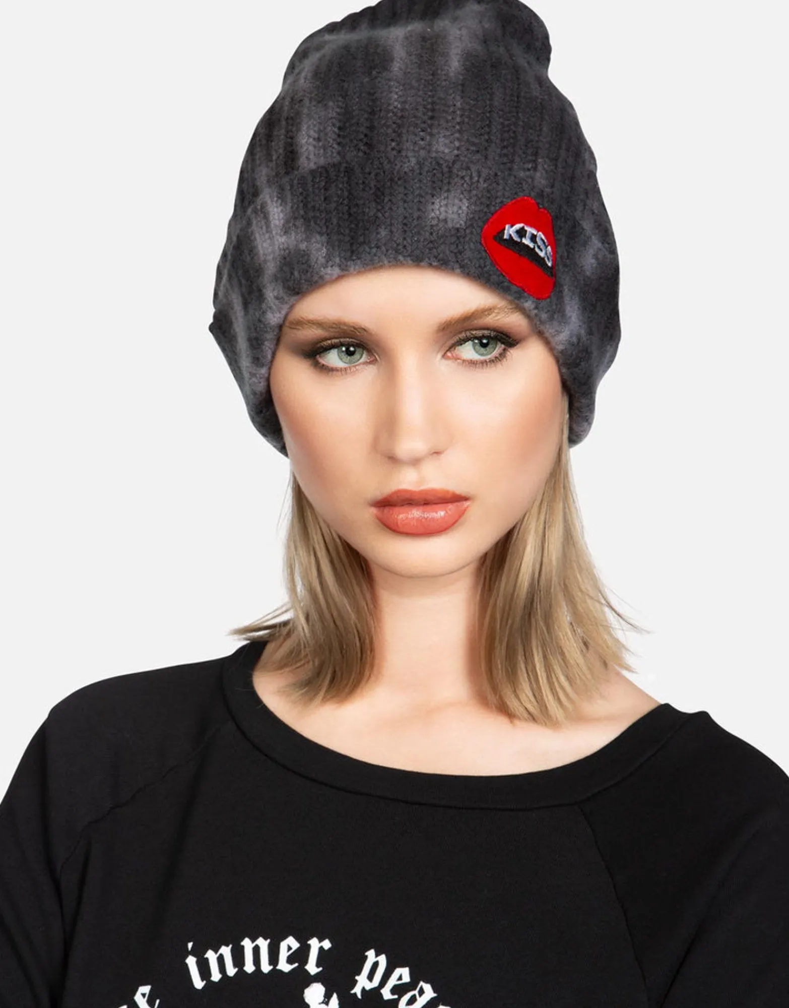 Discount Kiss Lip Patch Cashmere Slouch Beanie | Blix By Women Sweaters & Knits