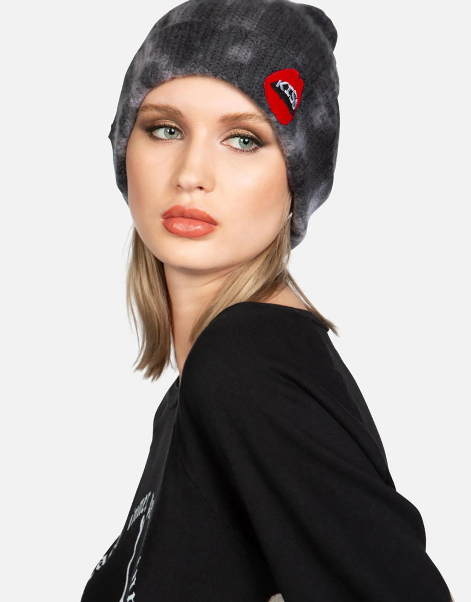 Discount Kiss Lip Patch Cashmere Slouch Beanie | Blix By Women Sweaters & Knits
