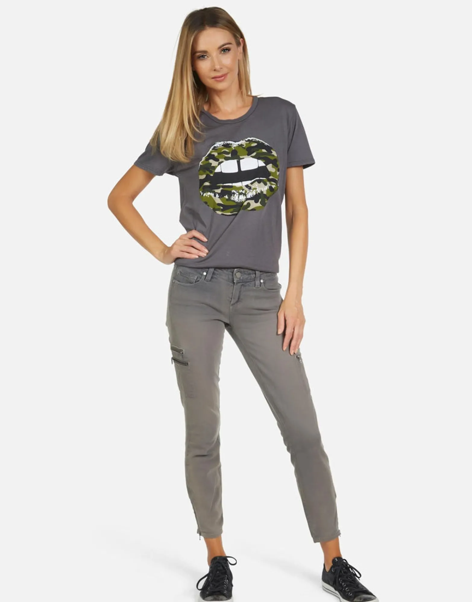 Hot Wolf Camo Lip Women Short Sleeve